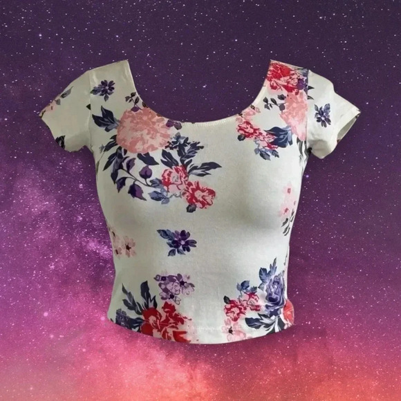 Garage Other - 🆕Women’s  | Floral Crop Top
